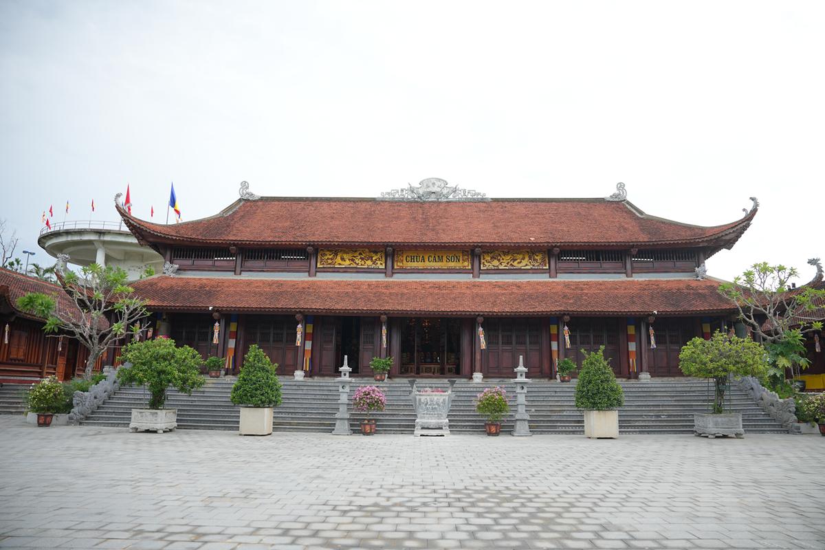 Hà Tĩnh: Chư Tôn đức Ban Trị sự GHPGVN tỉnh dâng hương bạch Phật, bạch Tổ và tri ân các anh hùng liệt sĩ trước thềm Đại hội đại biểu Phật giáo tỉnh lần thứ V插图2