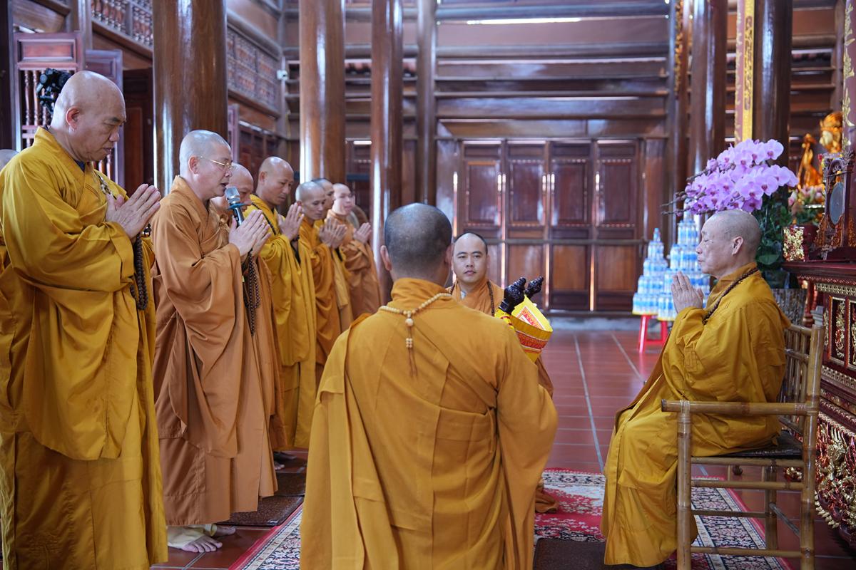 Hà Tĩnh: Chư Tôn đức Ban Trị sự GHPGVN tỉnh dâng hương bạch Phật, bạch Tổ và tri ân các anh hùng liệt sĩ trước thềm Đại hội đại biểu Phật giáo tỉnh lần thứ V插图26
