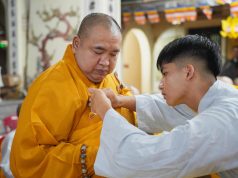 Hà Nội: Những lắng đọng còn mãi trong lễ Vu Lan – Bông hồng cài áo tại chùa Tương Mai