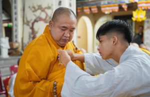 Hà Nội: Những lắng đọng còn mãi trong lễ Vu Lan – Bông hồng cài áo tại chùa Tương Mai