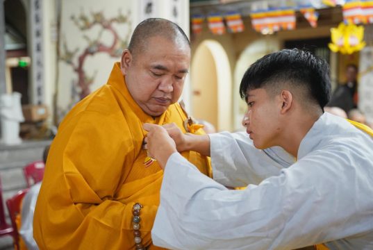 Hà Nội: Những lắng đọng còn mãi trong lễ Vu Lan – Bông hồng cài áo tại chùa Tương Mai