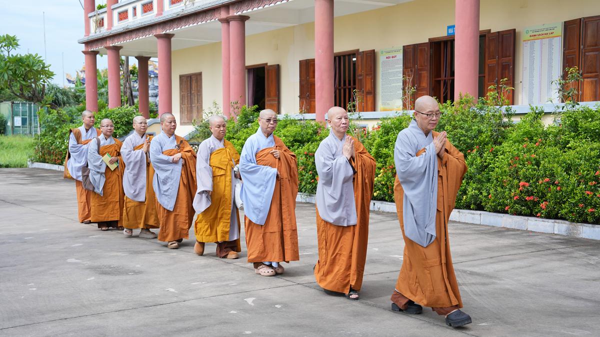 Phân ban Ni giới TW khu vực phía Bắc thăm, cúng dàng các trường hạ thuộc tỉnh Hưng Yên và thành phố Hải Phòng插图32