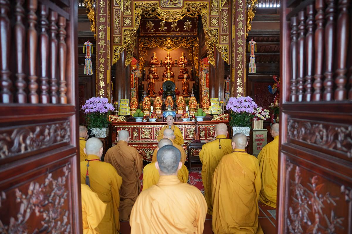 Hà Tĩnh: Chư Tôn đức Ban Trị sự GHPGVN tỉnh dâng hương bạch Phật, bạch Tổ và tri ân các anh hùng liệt sĩ trước thềm Đại hội đại biểu Phật giáo tỉnh lần thứ V插图36
