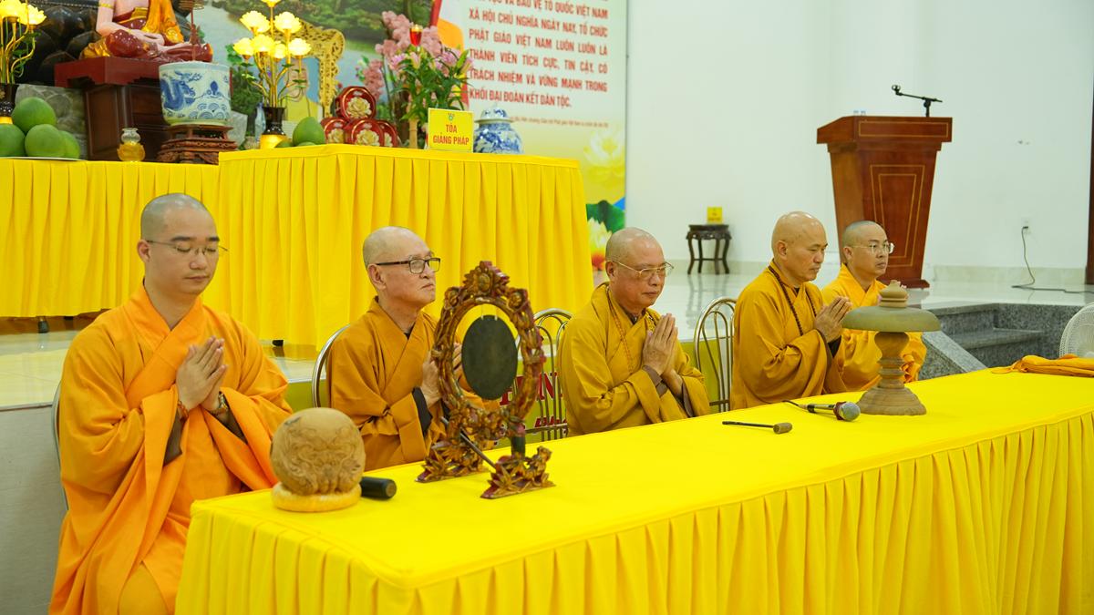 Phân ban Ni giới TW khu vực phía Bắc thăm, cúng dàng các trường hạ thuộc tỉnh Hưng Yên và thành phố Hải Phòng插图36