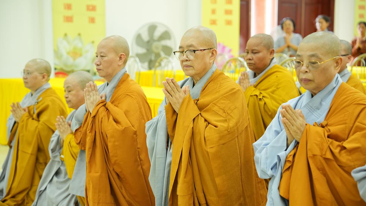 Phân ban Ni giới TW khu vực phía Bắc thăm, cúng dàng các trường hạ thuộc tỉnh Hưng Yên và thành phố Hải Phòng插图38