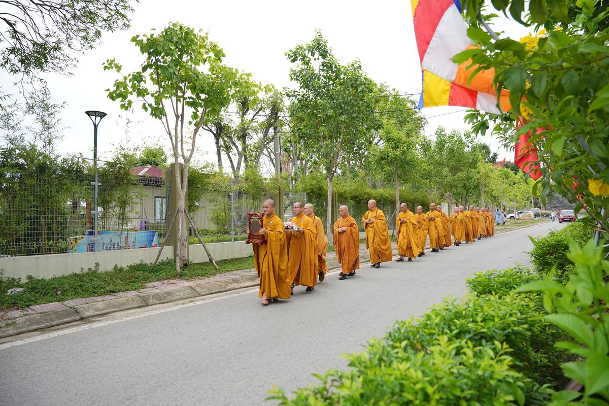 Hà Tĩnh: Chư Tôn đức Ban Trị sự GHPGVN tỉnh dâng hương bạch Phật, bạch Tổ và tri ân các anh hùng liệt sĩ trước thềm Đại hội đại biểu Phật giáo tỉnh lần thứ V插图43