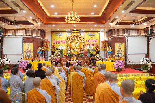 Đoàn Phân ban Ni giới TW khu vực phía Bắc thăm, cúng dàng các trường hạ tại Hà Nội nhân mùa an cư PL.2570