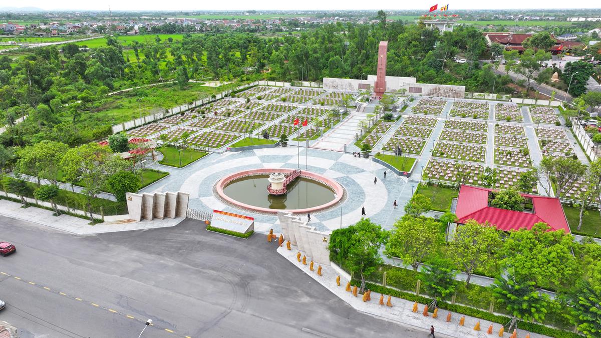 Hà Tĩnh: Chư Tôn đức Ban Trị sự GHPGVN tỉnh dâng hương bạch Phật, bạch Tổ và tri ân các anh hùng liệt sĩ trước thềm Đại hội đại biểu Phật giáo tỉnh lần thứ V插图45