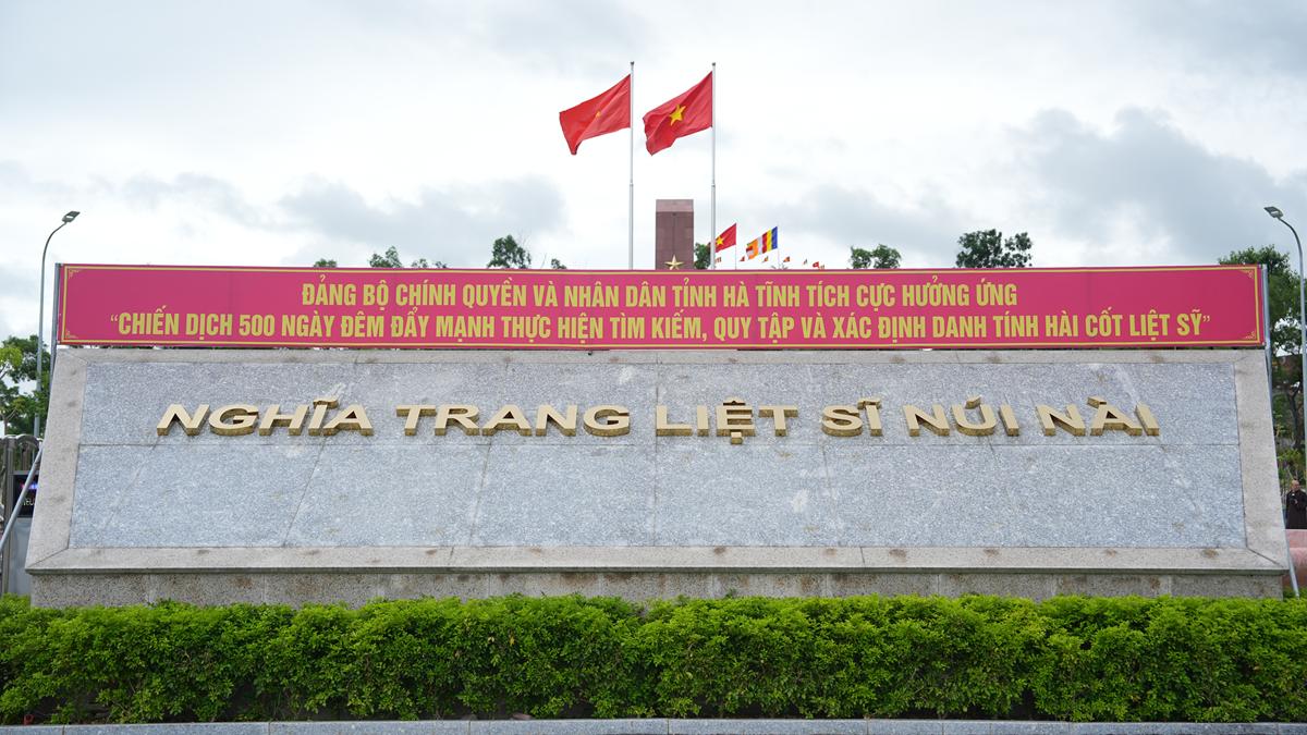 Hà Tĩnh: Chư Tôn đức Ban Trị sự GHPGVN tỉnh dâng hương bạch Phật, bạch Tổ và tri ân các anh hùng liệt sĩ trước thềm Đại hội đại biểu Phật giáo tỉnh lần thứ V插图47