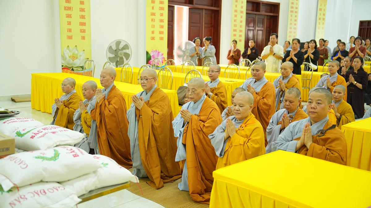 Phân ban Ni giới TW khu vực phía Bắc thăm, cúng dàng các trường hạ thuộc tỉnh Hưng Yên và thành phố Hải Phòng插图43