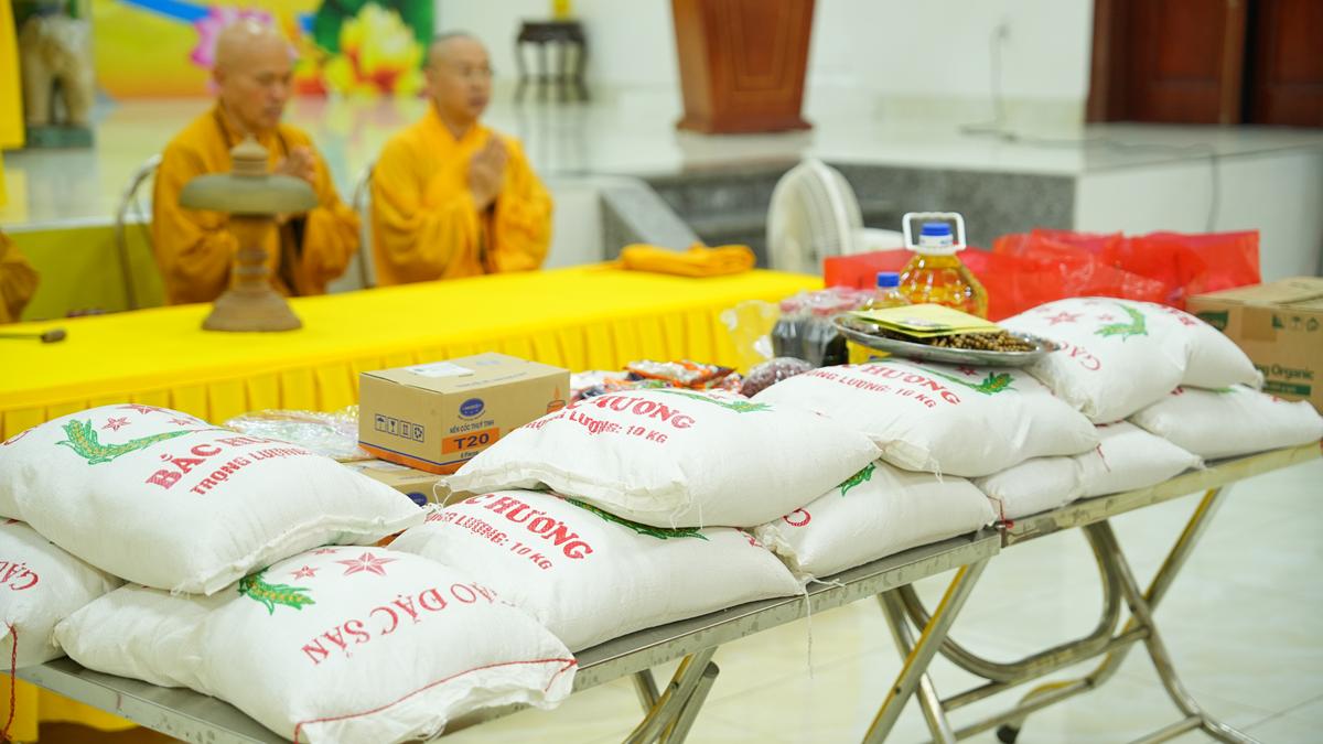 Phân ban Ni giới TW khu vực phía Bắc thăm, cúng dàng các trường hạ thuộc tỉnh Hưng Yên và thành phố Hải Phòng插图55
