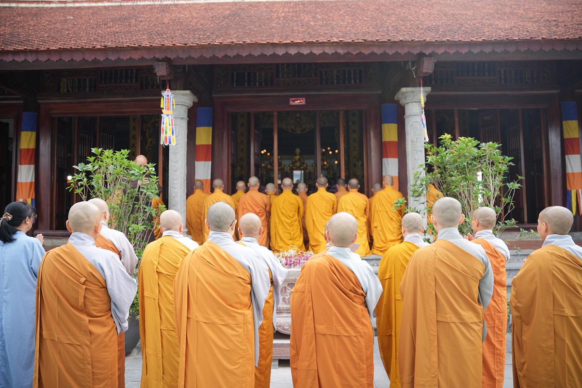 Hà Tĩnh: Chư Tôn đức Ban Trị sự GHPGVN tỉnh dâng hương bạch Phật, bạch Tổ và tri ân các anh hùng liệt sĩ trước thềm Đại hội đại biểu Phật giáo tỉnh lần thứ V插图10