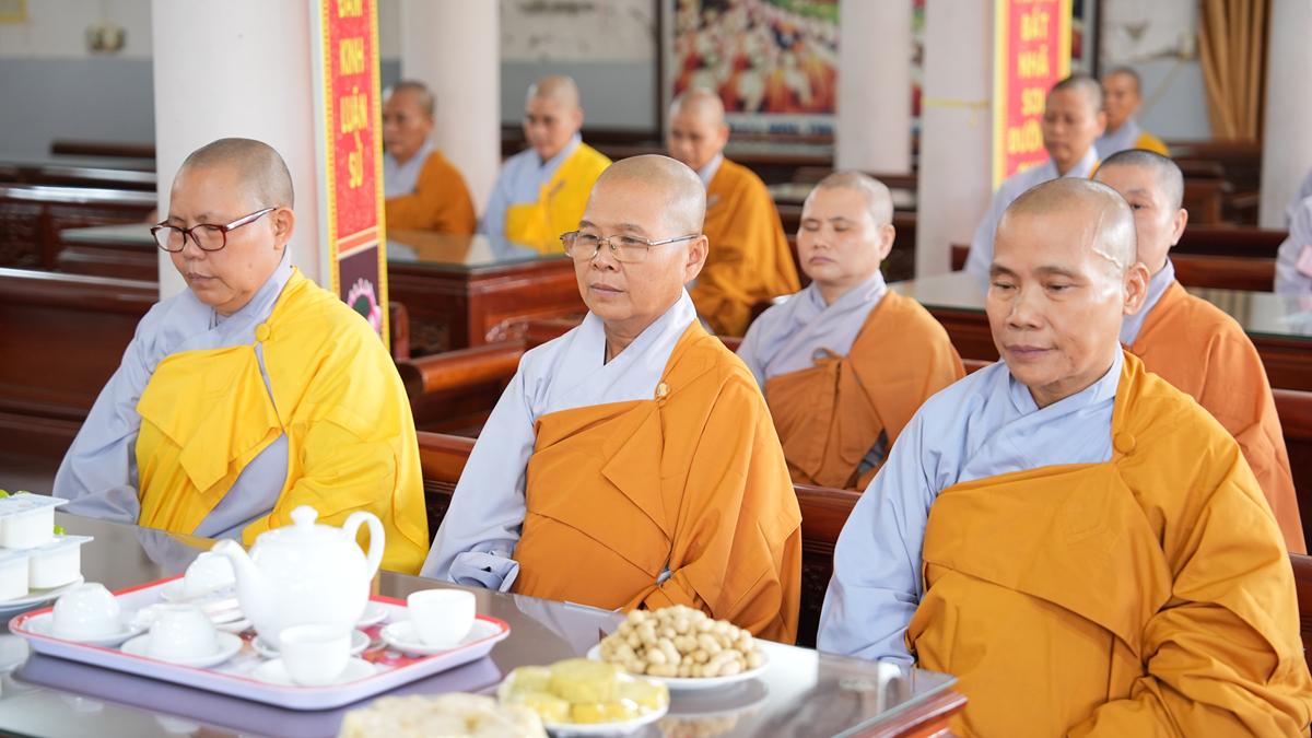 Phân ban Ni giới TW khu vực phía Bắc thăm, cúng dàng các trường hạ thuộc tỉnh Hưng Yên và thành phố Hải Phòng插图92