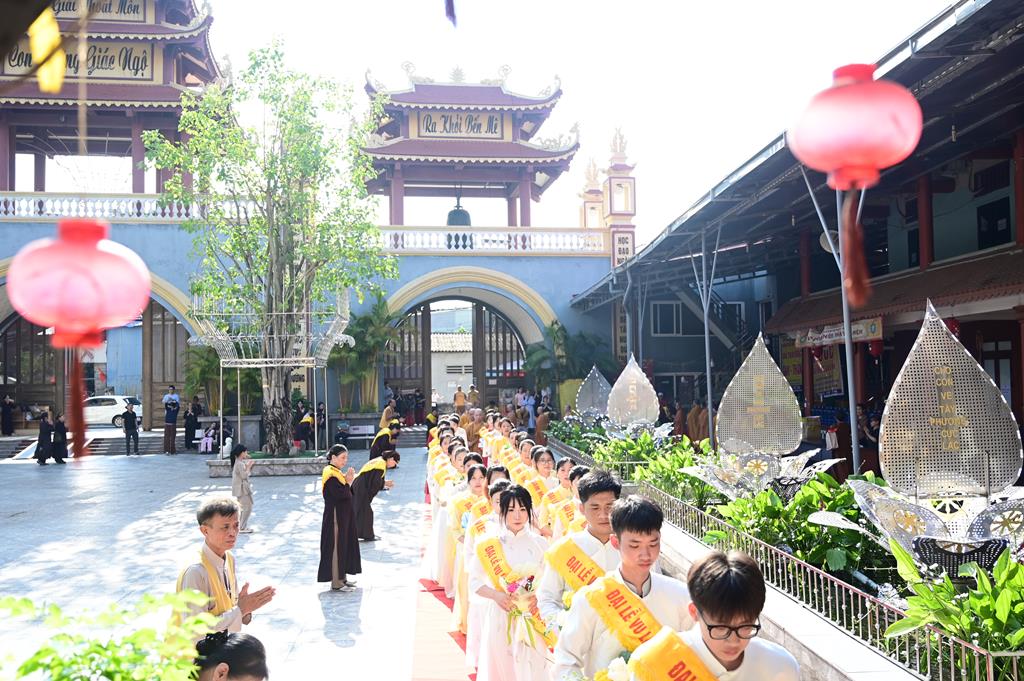 Hải Phòng: Xúc động gần 3.000 người về chùa An Hồng tu học và tham dự Đại lễ Vu Lan Báo Hiếu插图46