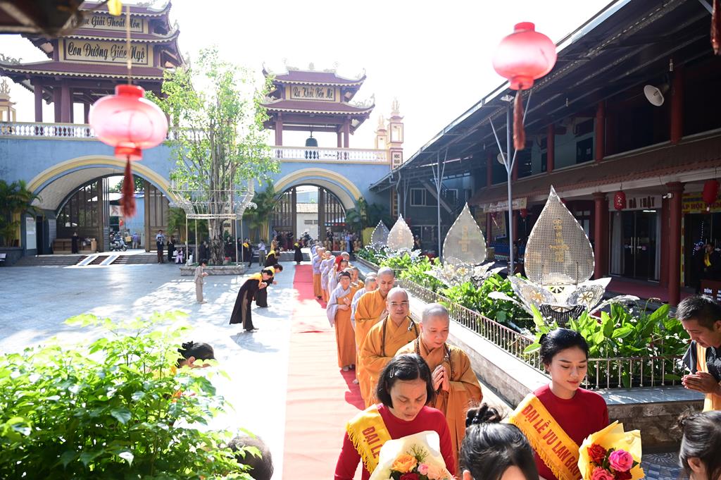 Hải Phòng: Xúc động gần 3.000 người về chùa An Hồng tu học và tham dự Đại lễ Vu Lan Báo Hiếu插图48