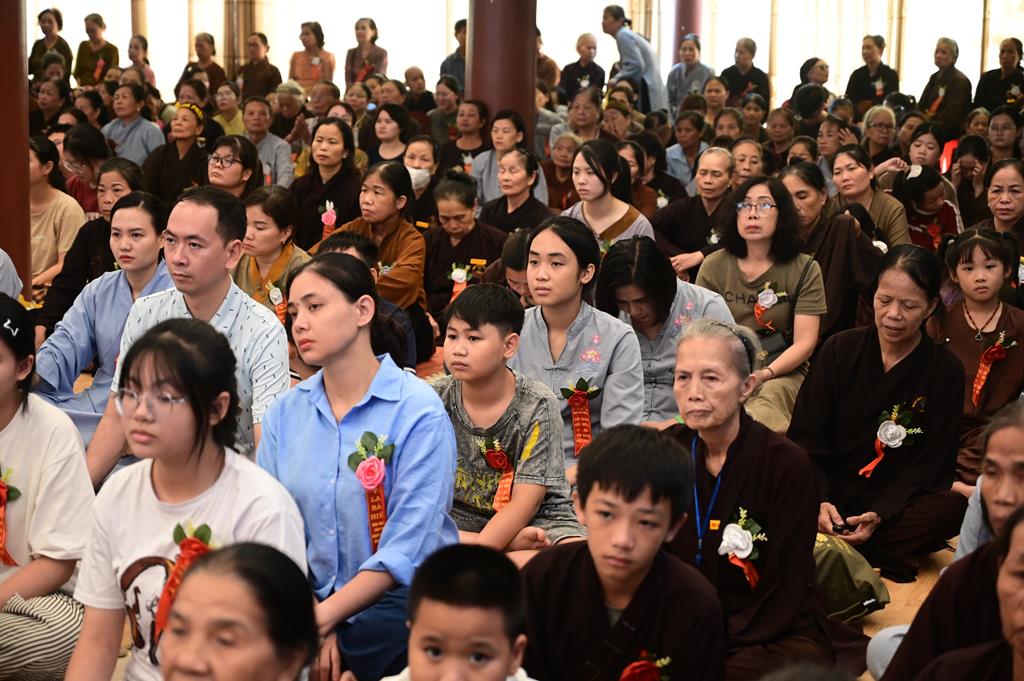 Hải Phòng: Xúc động gần 3.000 người về chùa An Hồng tu học và tham dự Đại lễ Vu Lan Báo Hiếu插图35