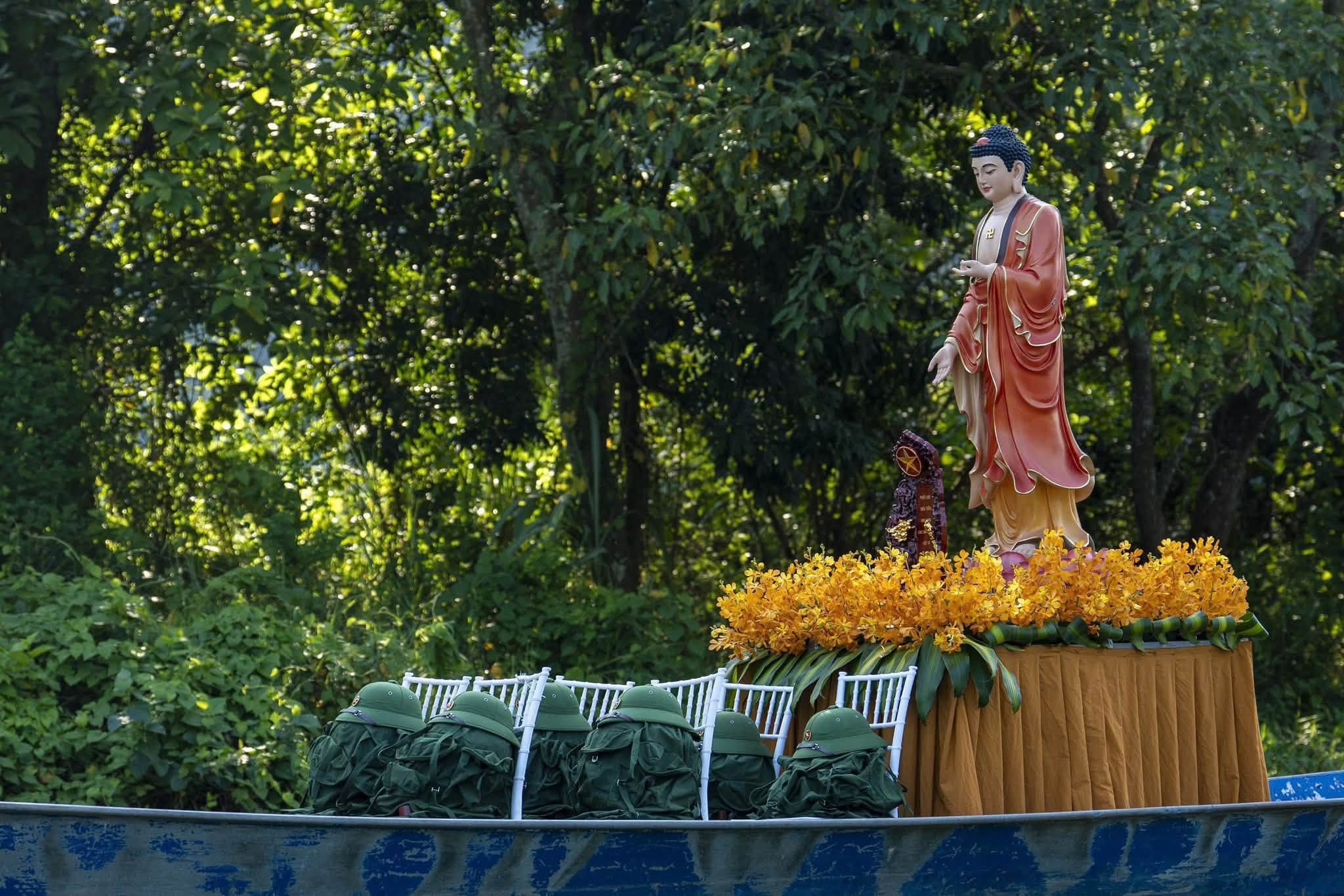 Hà Nội: Hành trình 16 năm hành trì bái sám của chư Tăng, Phật tử chùa Tân Hải tại động Hương Tích插图1