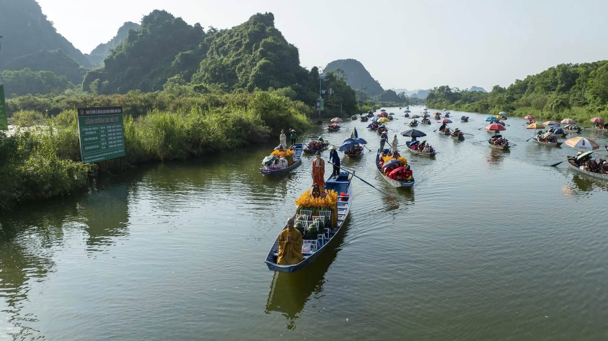 Hà Nội: Hành trình 16 năm hành trì bái sám của chư Tăng, Phật tử chùa Tân Hải tại động Hương Tích插图10