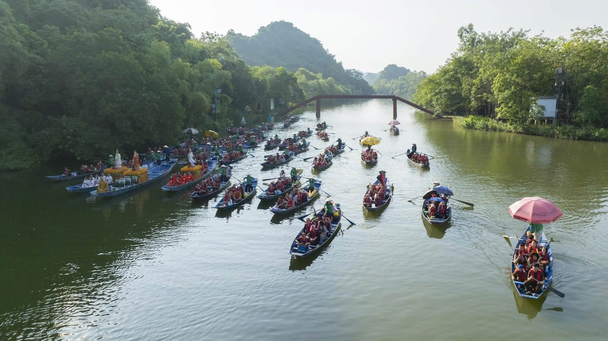 Hà Nội: Hành trình 16 năm hành trì bái sám của chư Tăng, Phật tử chùa Tân Hải tại động Hương Tích插图11