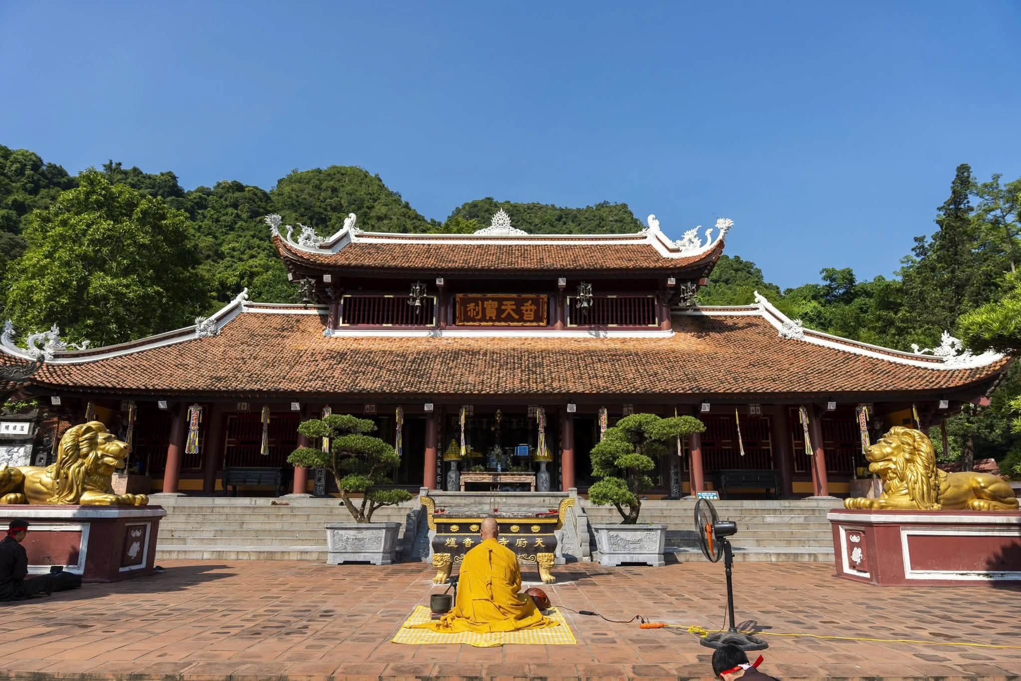 Hà Nội: Hành trình 16 năm hành trì bái sám của chư Tăng, Phật tử chùa Tân Hải tại động Hương Tích插图16