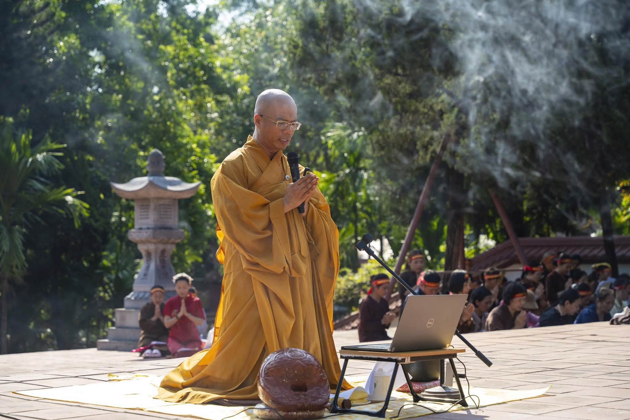 Hà Nội: Hành trình 16 năm hành trì bái sám của chư Tăng, Phật tử chùa Tân Hải tại động Hương Tích插图17