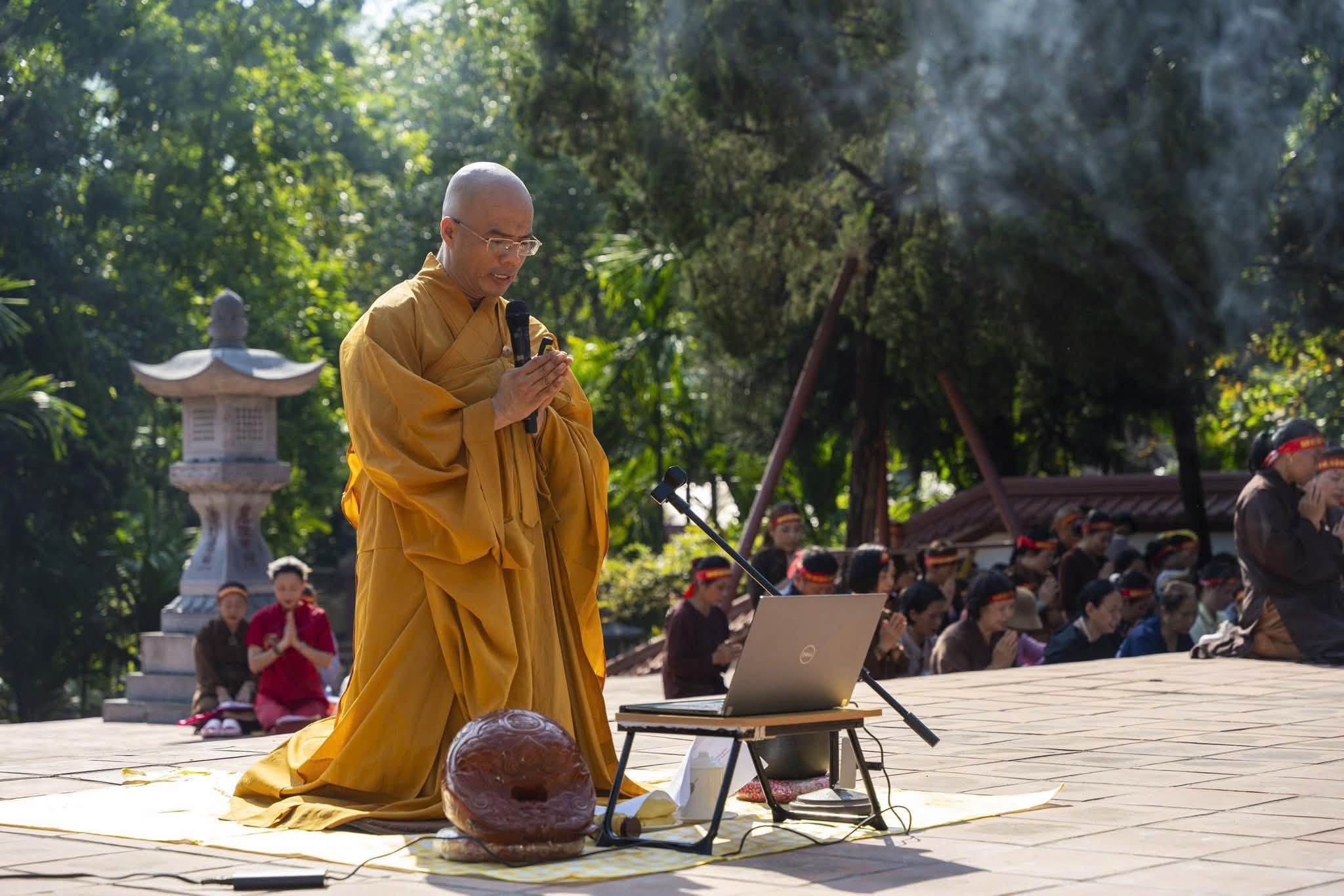 Hà Nội: Hành trình 16 năm hành trì bái sám của chư Tăng, Phật tử chùa Tân Hải tại động Hương Tích插图18