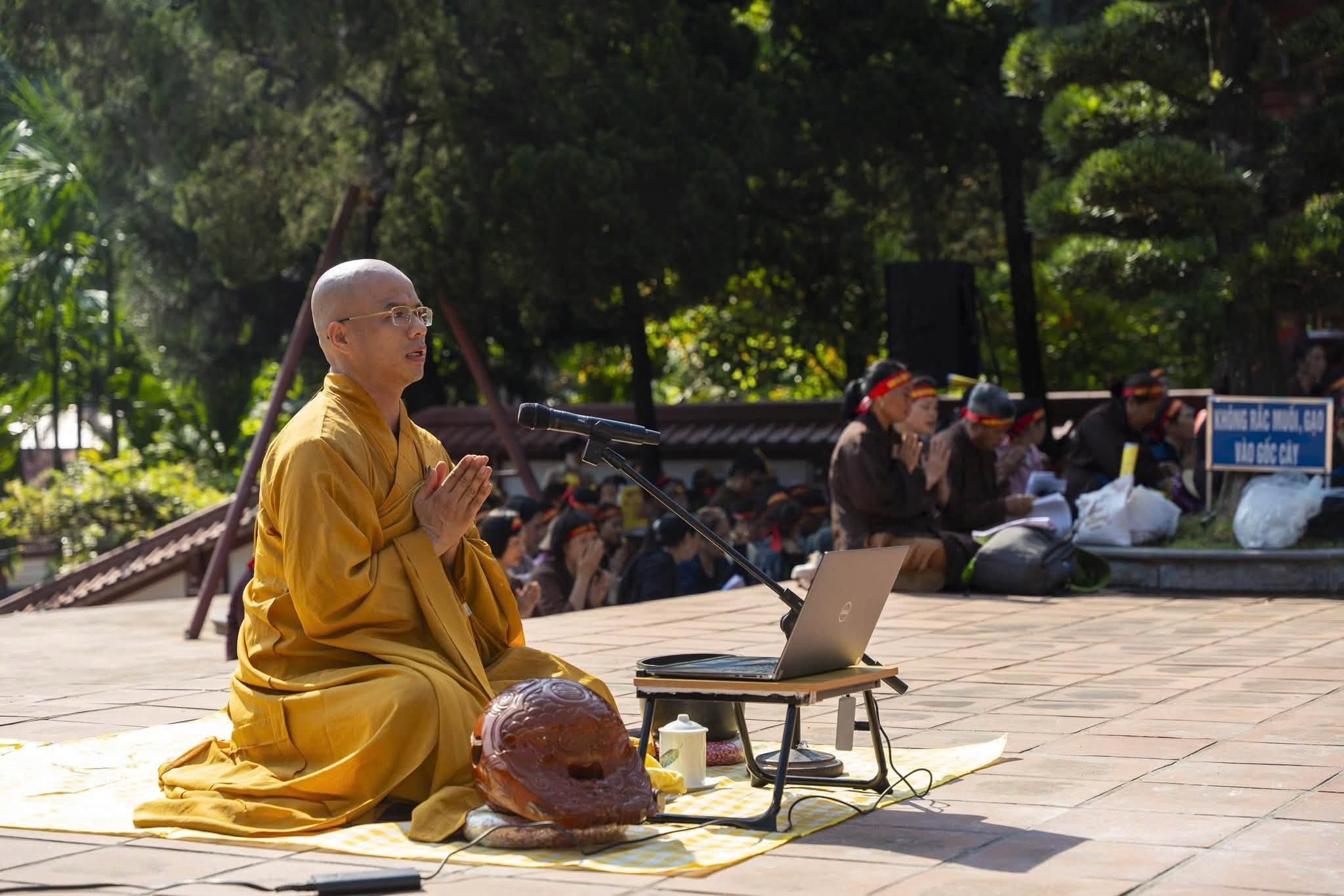 Hà Nội: Hành trình 16 năm hành trì bái sám của chư Tăng, Phật tử chùa Tân Hải tại động Hương Tích插图19