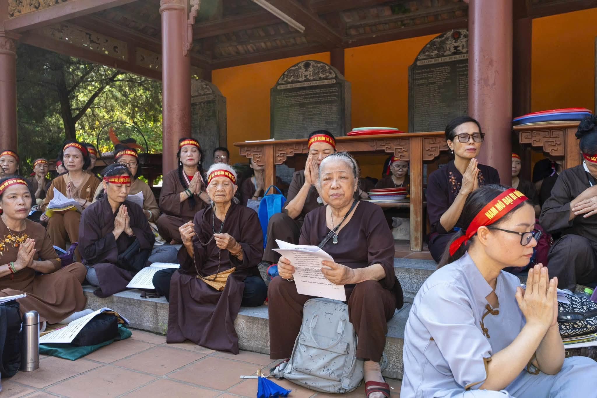 Hà Nội: Hành trình 16 năm hành trì bái sám của chư Tăng, Phật tử chùa Tân Hải tại động Hương Tích插图22