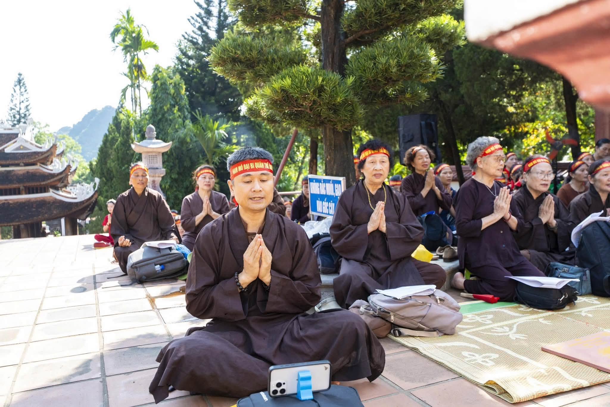 Hà Nội: Hành trình 16 năm hành trì bái sám của chư Tăng, Phật tử chùa Tân Hải tại động Hương Tích插图23