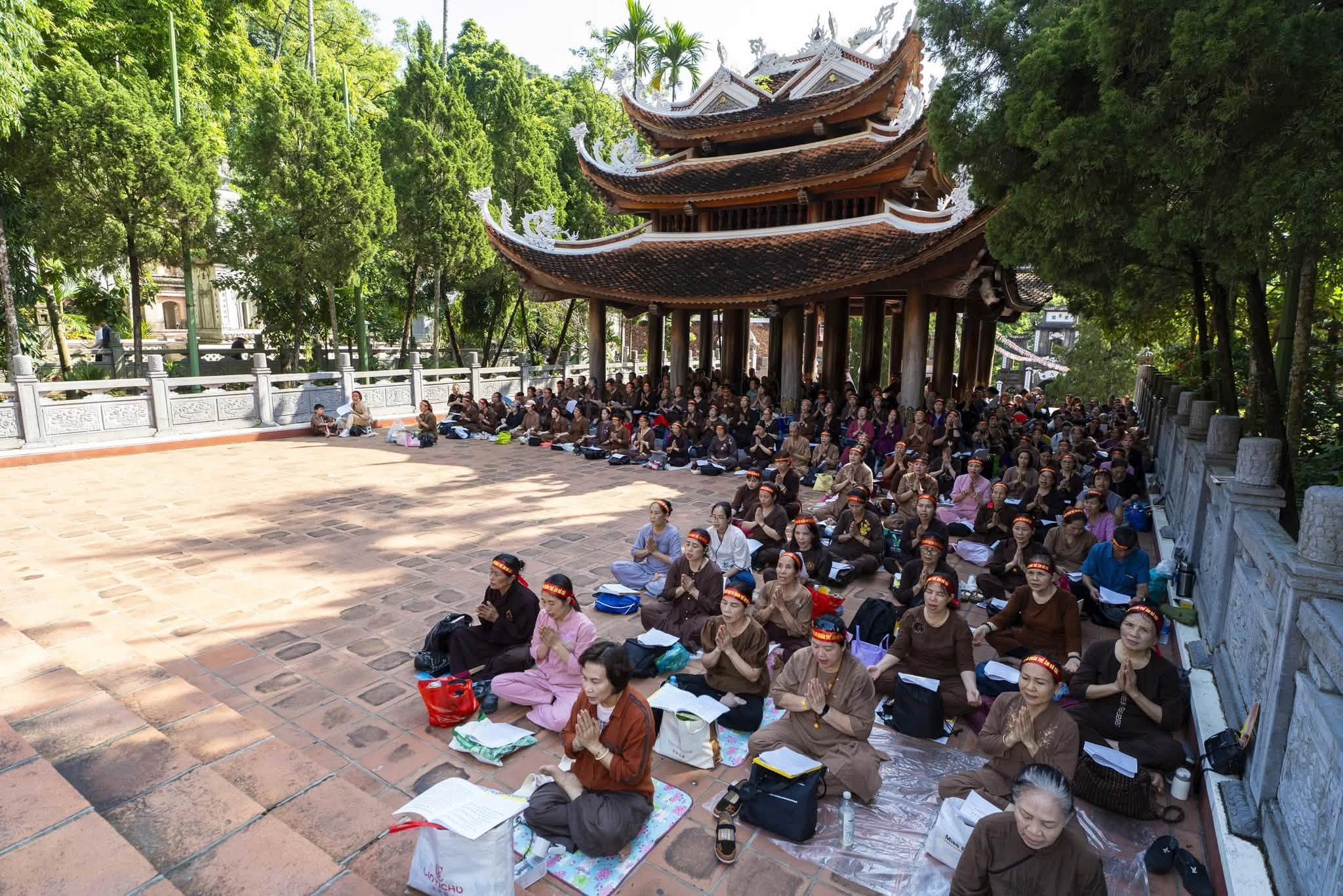 Hà Nội: Hành trình 16 năm hành trì bái sám của chư Tăng, Phật tử chùa Tân Hải tại động Hương Tích插图26