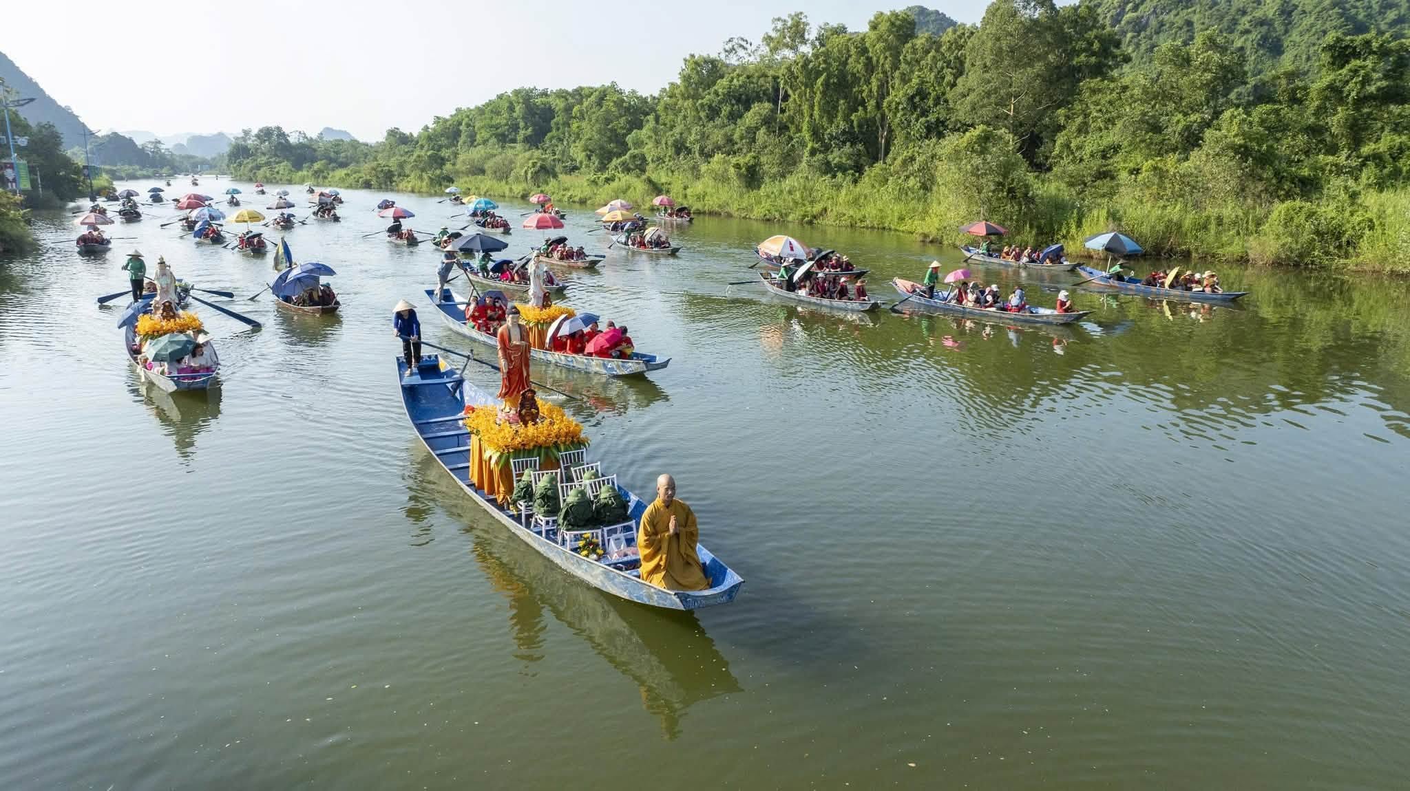 Hà Nội: Hành trình 16 năm hành trì bái sám của chư Tăng, Phật tử chùa Tân Hải tại động Hương Tích插图3