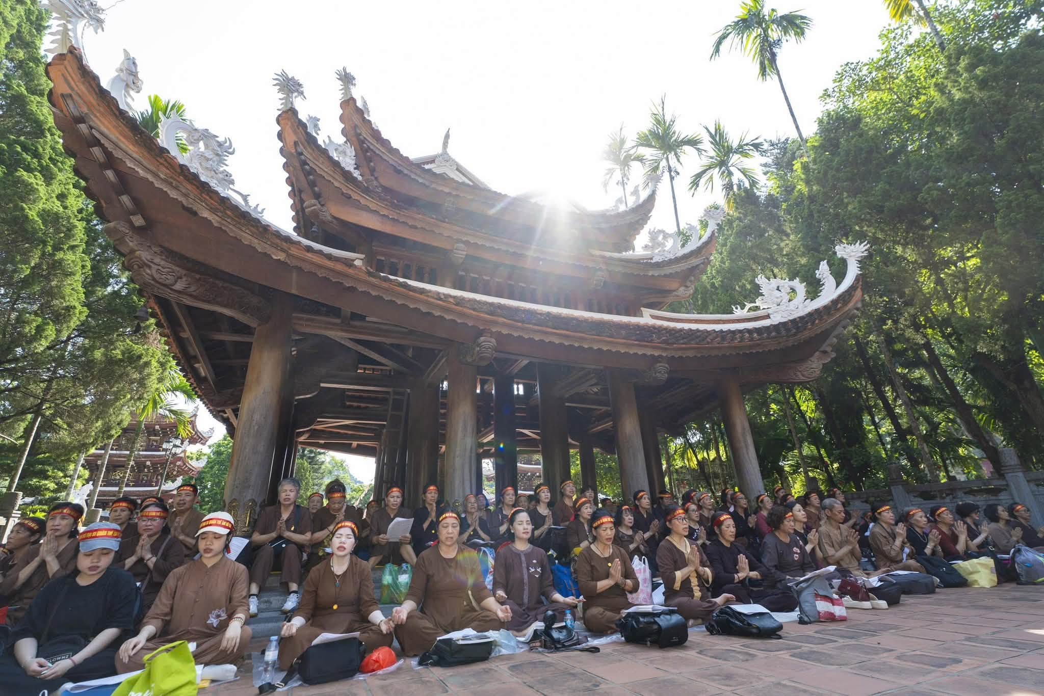 Hà Nội: Hành trình 16 năm hành trì bái sám của chư Tăng, Phật tử chùa Tân Hải tại động Hương Tích插图30