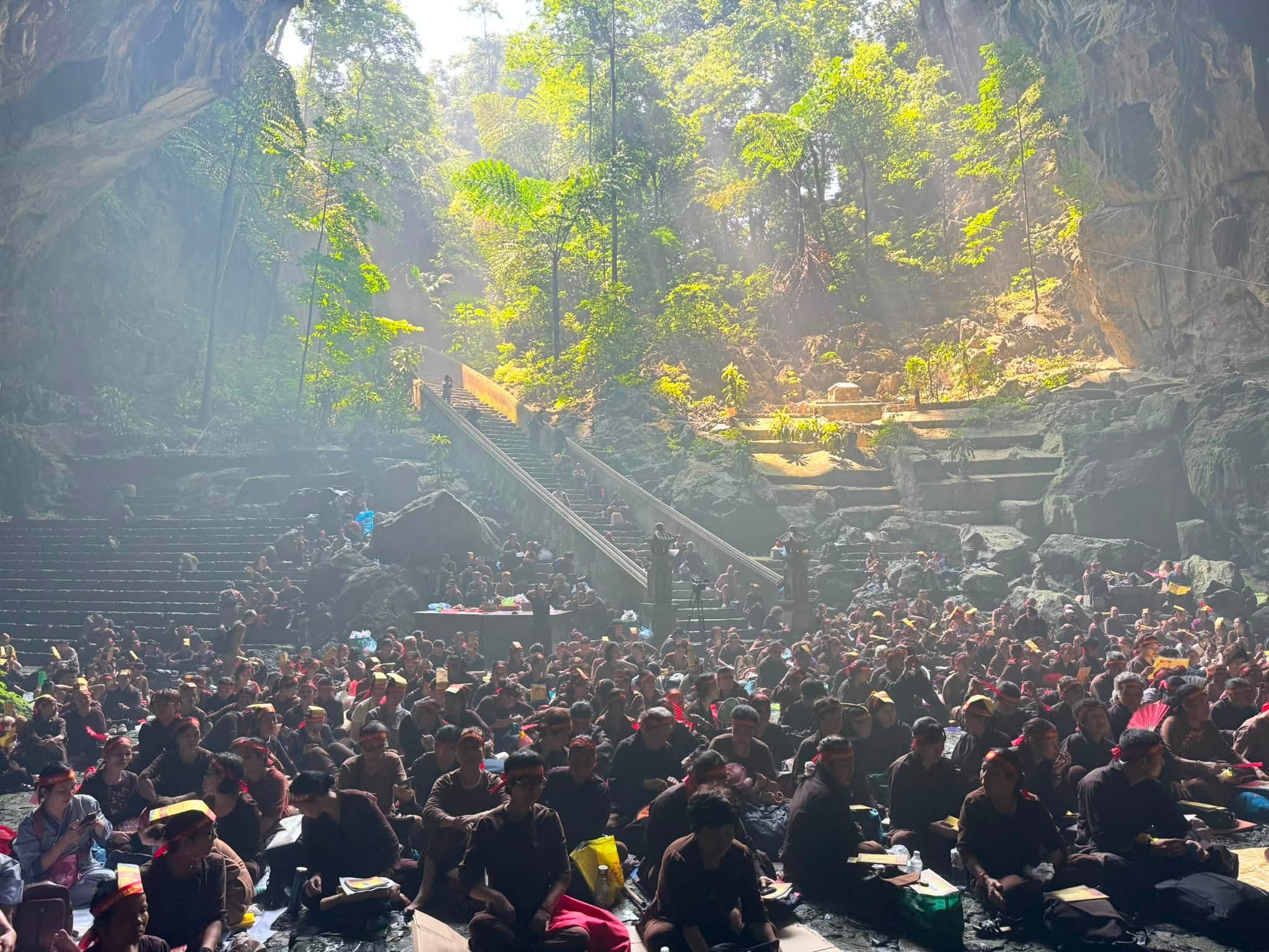 Hà Nội: Hành trình 16 năm hành trì bái sám của chư Tăng, Phật tử chùa Tân Hải tại động Hương Tích插图37