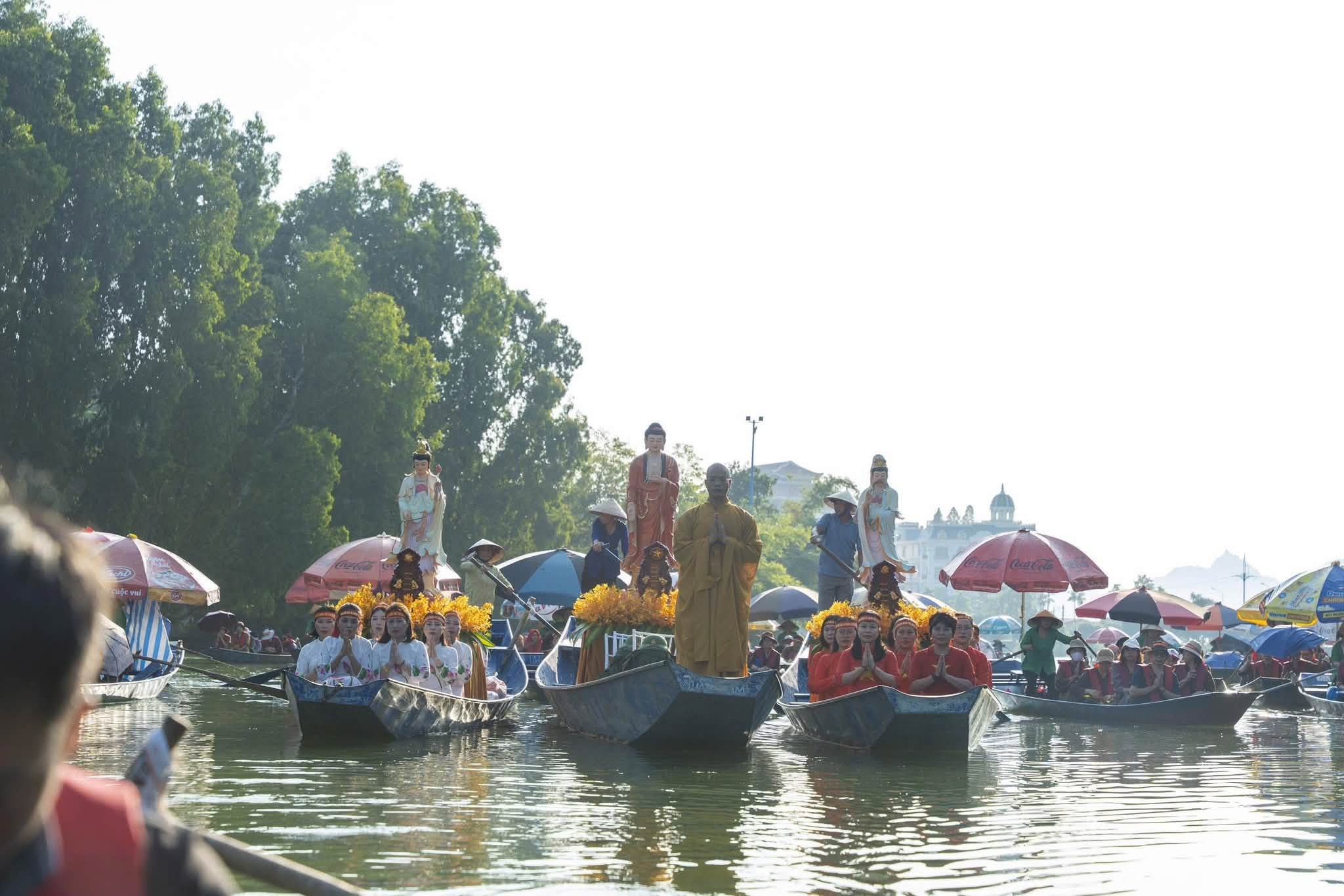 Hà Nội: Hành trình 16 năm hành trì bái sám của chư Tăng, Phật tử chùa Tân Hải tại động Hương Tích插图4