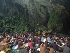 Hà Nội: Hành trình 16 năm hành trì bái sám của chư Tăng, Phật tử chùa Tân Hải tại động Hương Tích