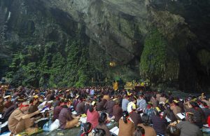 Hà Nội: Hành trình 16 năm hành trì bái sám của chư Tăng, Phật tử chùa Tân Hải tại động Hương Tích