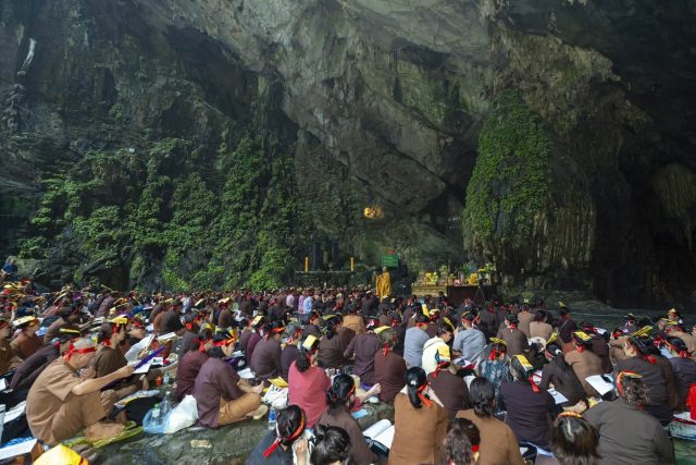 Hà Nội: Hành trình 16 năm hành trì bái sám của chư Tăng, Phật tử chùa Tân Hải tại động Hương Tích插图
