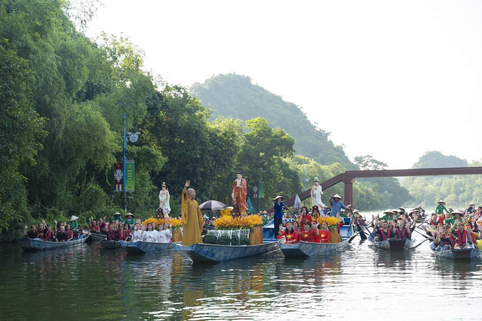 Hà Nội: Hành trình 16 năm hành trì bái sám của chư Tăng, Phật tử chùa Tân Hải tại động Hương Tích插图5