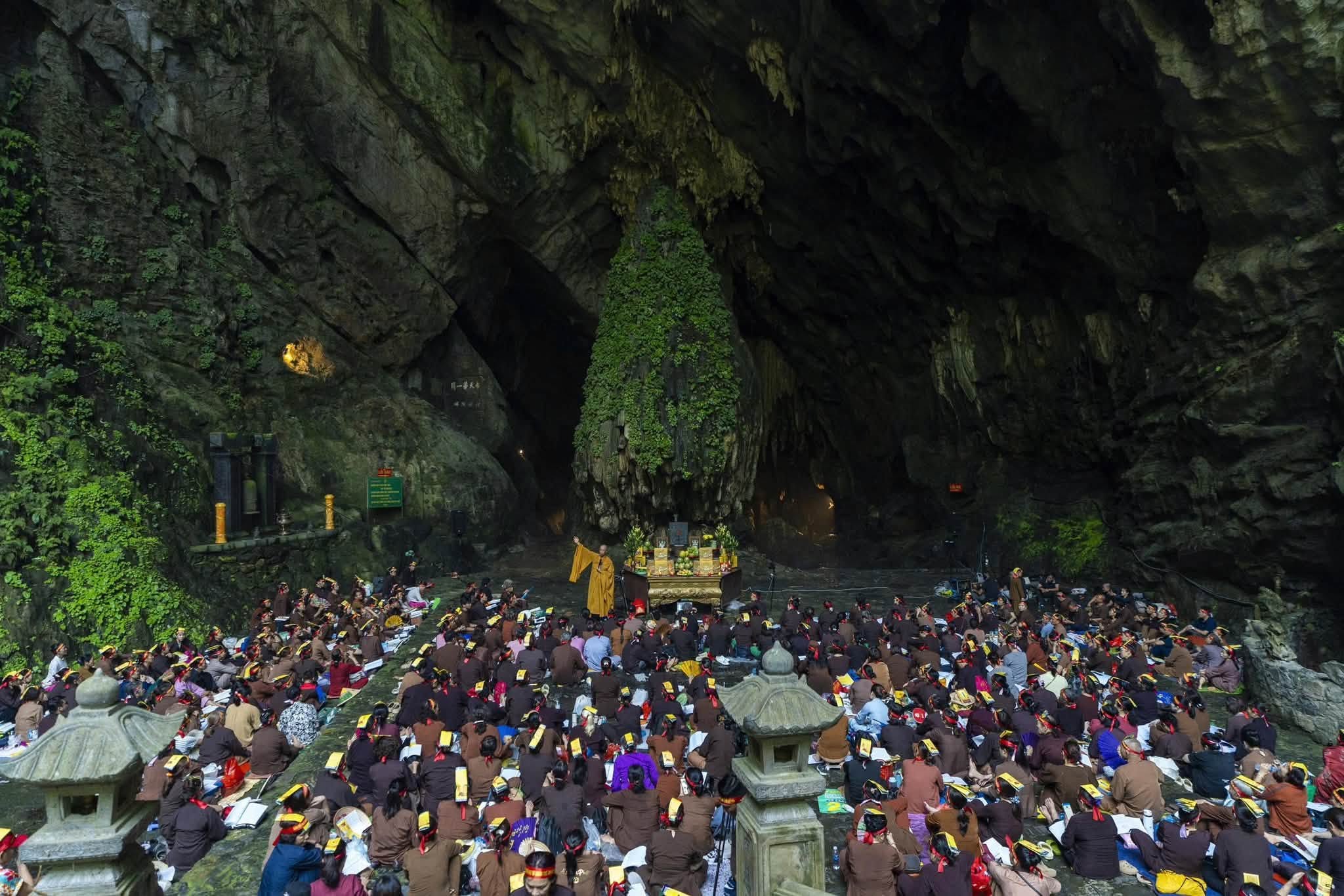 Hà Nội: Hành trình 16 năm hành trì bái sám của chư Tăng, Phật tử chùa Tân Hải tại động Hương Tích插图47
