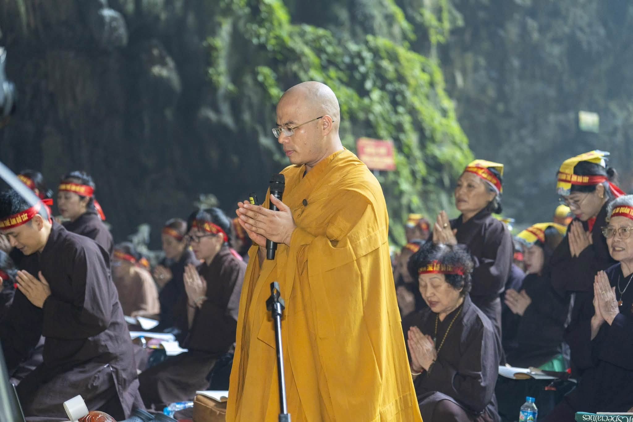 Hà Nội: Hành trình 16 năm hành trì bái sám của chư Tăng, Phật tử chùa Tân Hải tại động Hương Tích插图53
