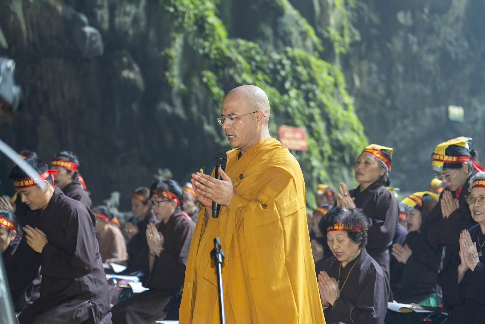 Hà Nội: Hành trình 16 năm hành trì bái sám của chư Tăng, Phật tử chùa Tân Hải tại động Hương Tích插图54