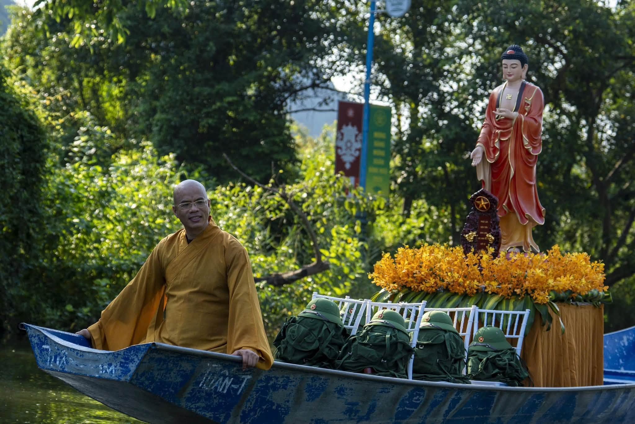 Hà Nội: Hành trình 16 năm hành trì bái sám của chư Tăng, Phật tử chùa Tân Hải tại động Hương Tích插图6