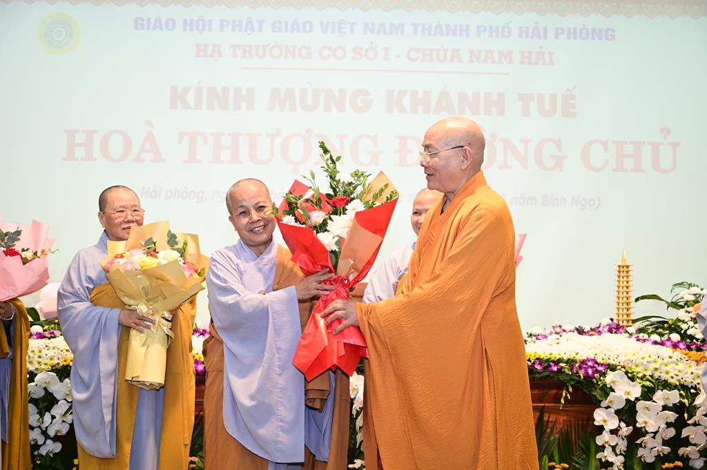 Hải Phòng: Chư tôn đức trường hạ Chùa Nam Hải khánh Tuế Trưởng lão Hòa thượng Thích Quảng Tùng插图75