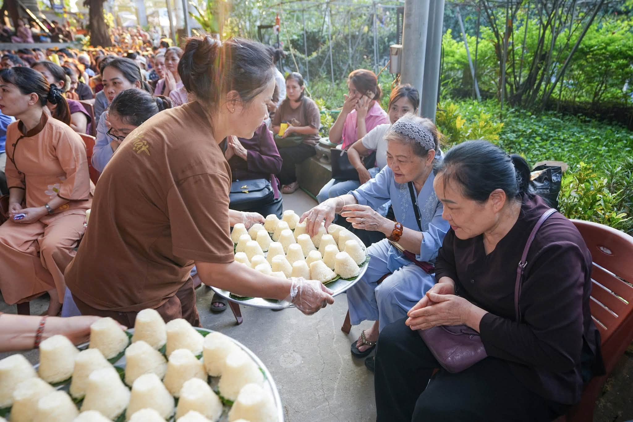 Hà Nội: Chùa Tân Hải tổ chức Pháp hội cầu siêu vong linh thai nhi sản nạn nhân dịp Tết Trung thu năm Bính Ngọ插图41